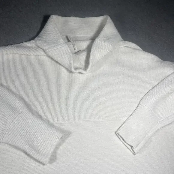 Free People Ottoman Slouchy White Turtleneck Sweater Woman's Medium RN: 66170 - Picture 9 of 9